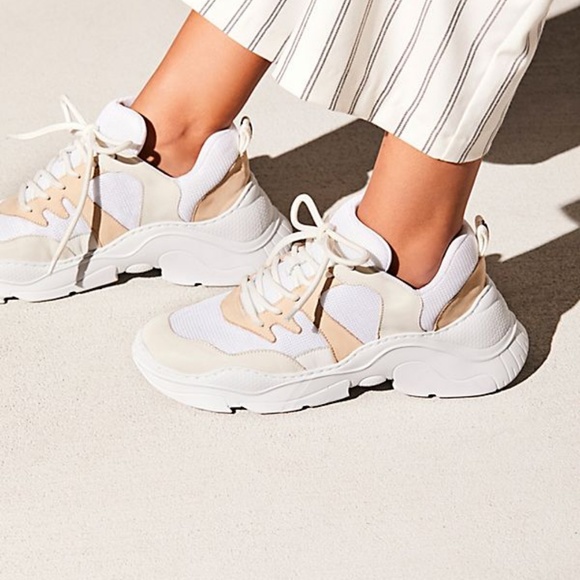 schutz chunky sneaker